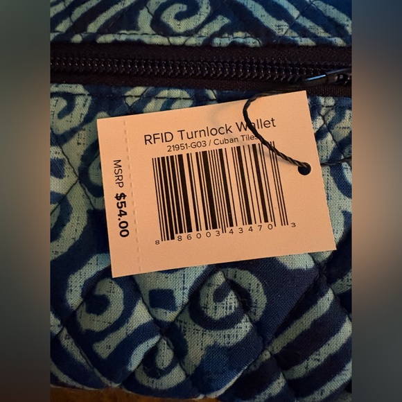 NWT Vera Bradley Turn Key Wallet - Picture 2 of 7